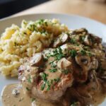 Medaillons in Champignon-Rahmsoße mit Spätzle