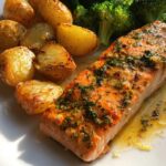 Zitronenbutterlachs mit knusprigen Kartoffeln und Brokkoli