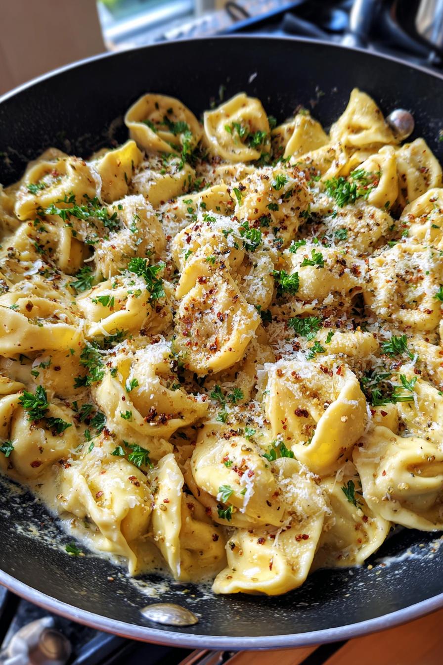 Unglaublich Cremige Tortellini-Pfanne in nur 20 Minuten