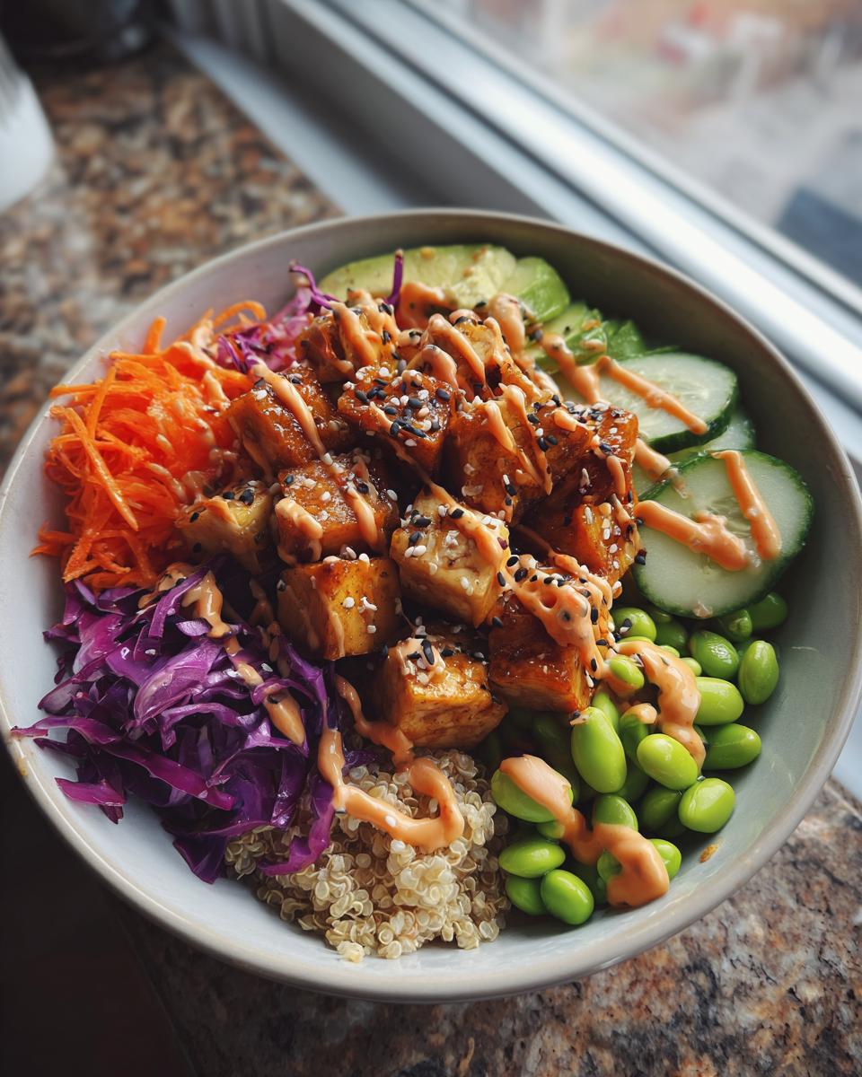 Perfekte Vegane Poke Bowl mit Tofu und Quinoa - detail 2