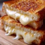 Gebackenes Baerlauch Kaesesandwich Genuss