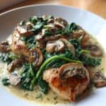 Hähnchen mit Spinat und Champignons