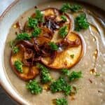 Cremige Kastaniensuppe mit karamellisierten Äpfeln