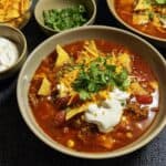 Einfache Taco Suppe mit Hackfleisch und Tortilla Chips