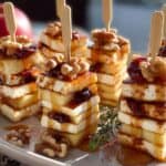 Herzhafte Apfel Camembert Spieße mit Honig und Zimt