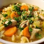 Hühnernudelsuppe mit viel Gemüse