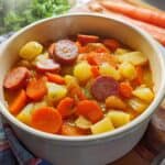 Klassischer Möhreneintopf mit Mettwurst