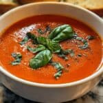 Tomatensuppe mit Basilikum