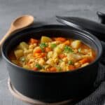einfaches veganes Weißkohl Curry mit Kartoffeln