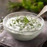 Einfaches Joghurt Dressing Rezept für Salat schnell selber machen