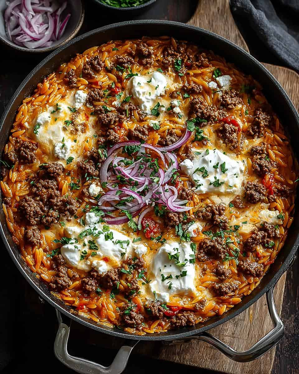 Kritharaki-Hackfleischpfanne mit Feta – Schnelles Rezept
t - detail 2