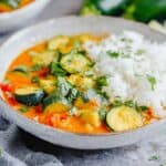 Schnelles veganes Zucchini Curry mit Kokosmilch