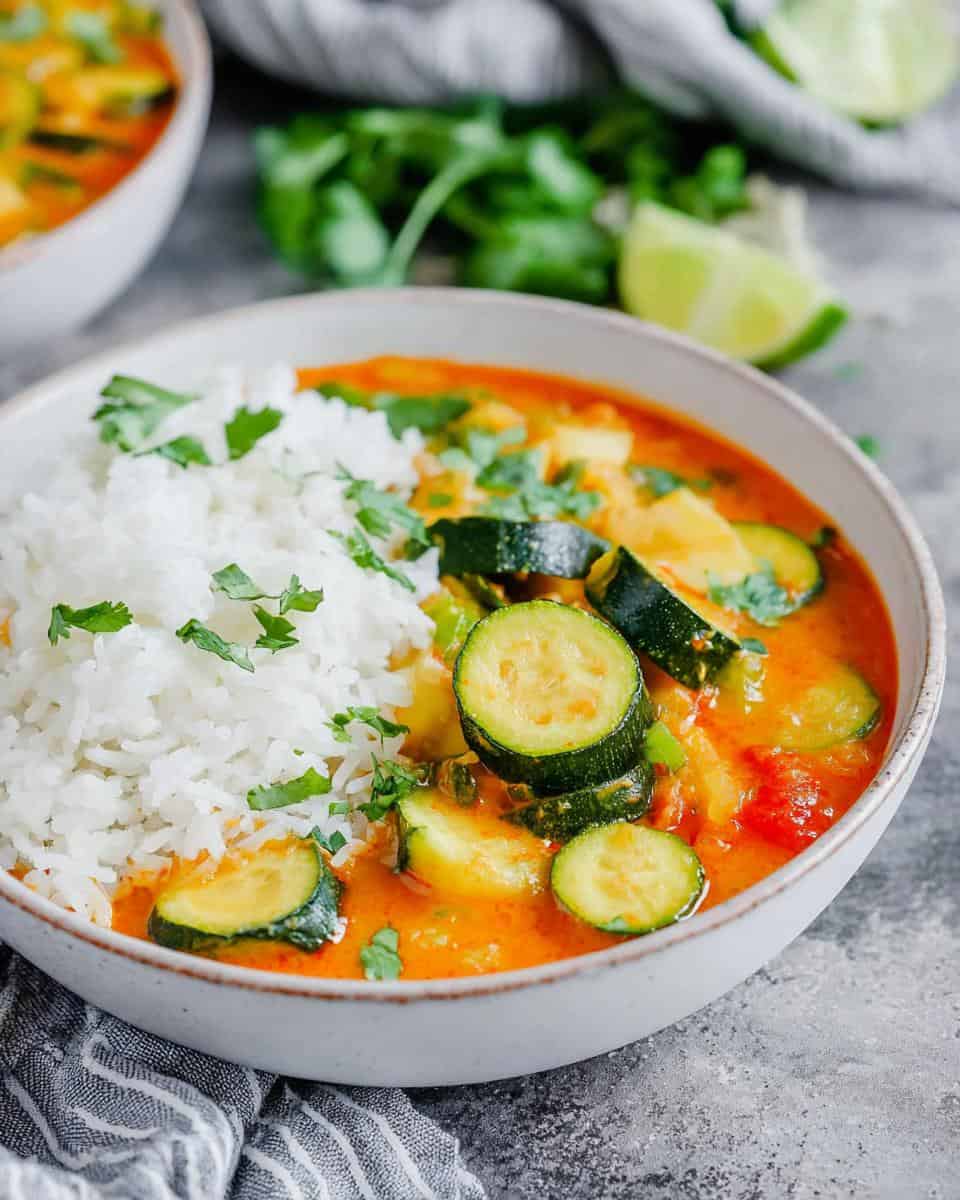 Schnelles veganes Zucchini Curry mit Kokosmilch - detail 2
