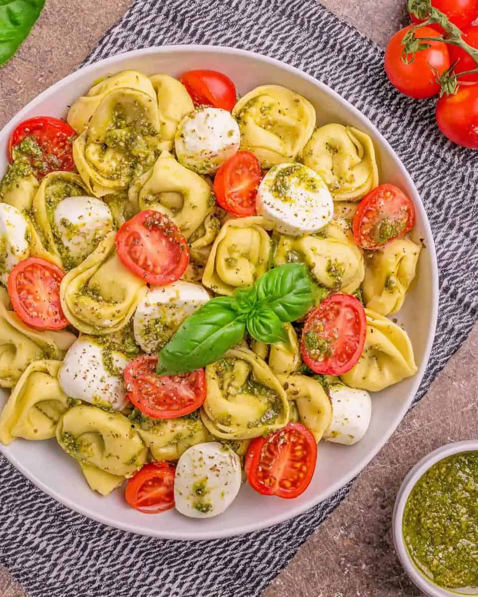 10 Minuten Tortellini Salat mit Pesto und Mozzarella - detail 1