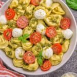 10 Minuten Tortellini Salat mit Pesto und Mozzarella