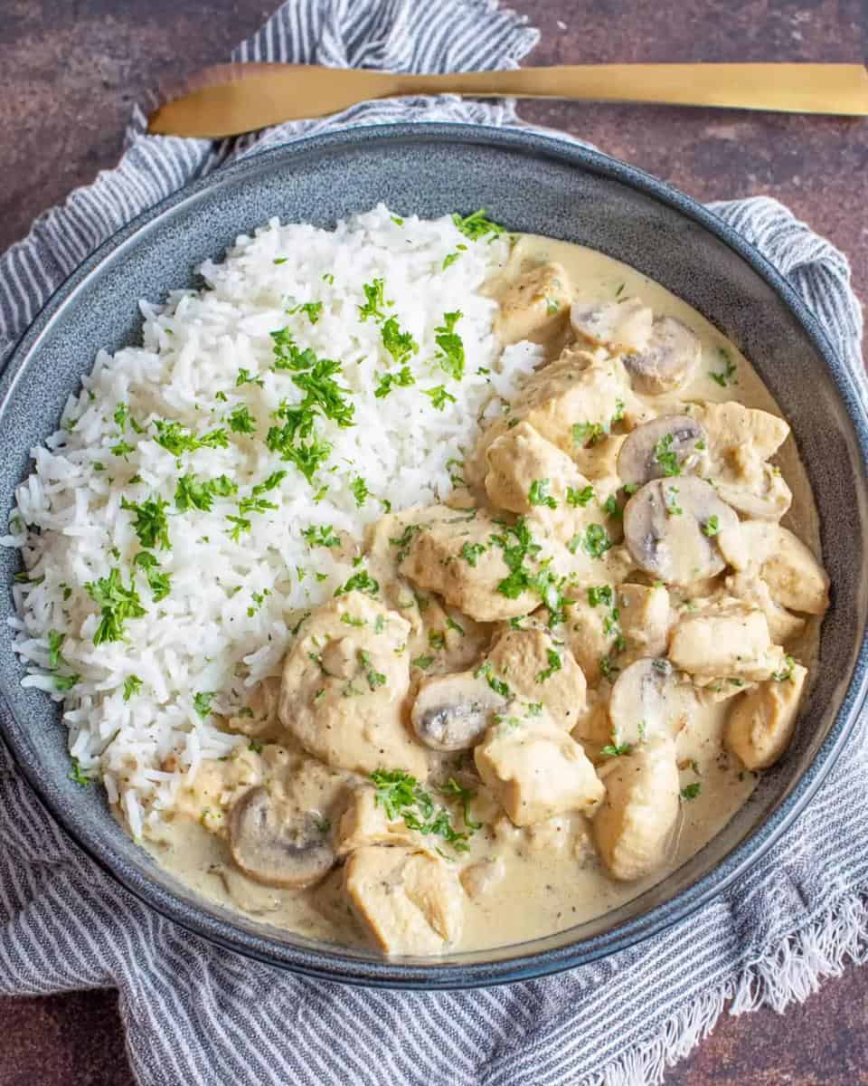 Cremiges Hähnchengeschnetzeltes mit Pilzen und Reis - detail 2