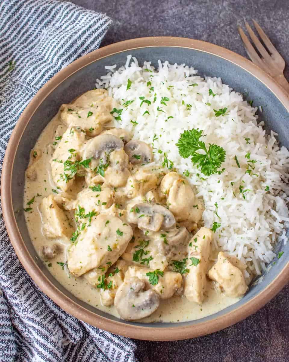 Cremiges Hähnchengeschnetzeltes mit Pilzen und Reis - detail 3