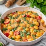 Einfache und schnelle Gnocchi Pfanne mit frischem Spinat und Tomaten