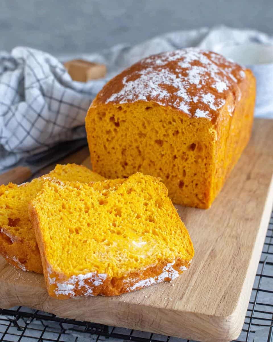 Einfaches Hokkaido Kürbisbrot Rezept mit frischer Hefe - detail 2