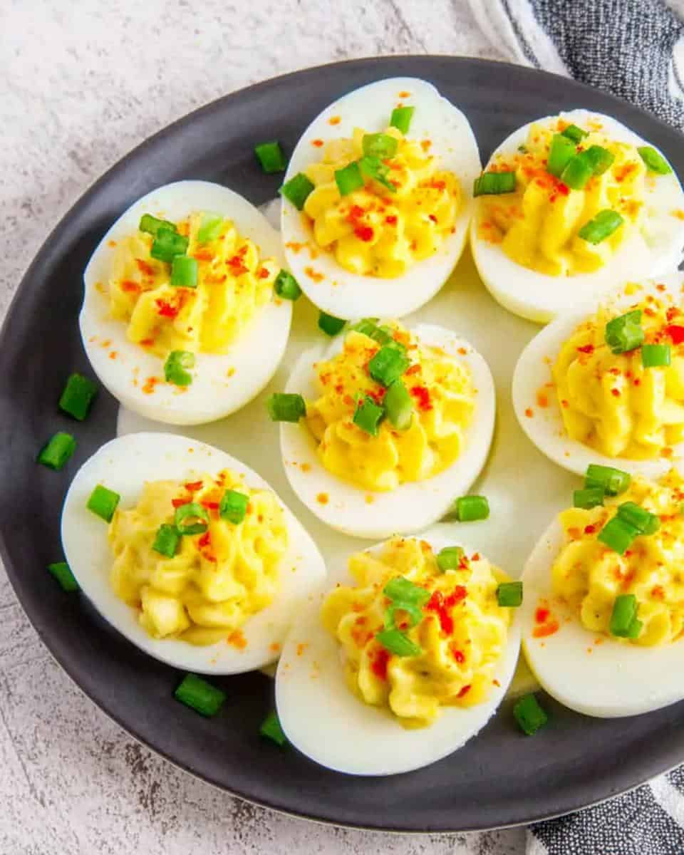 Einfaches Rezept klassische gefüllte Eier mit Mayo und Senf - detail 1