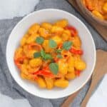 15 Minuten Gnocchi Paprika Pfanne mit cremiger Frischkäsesoße