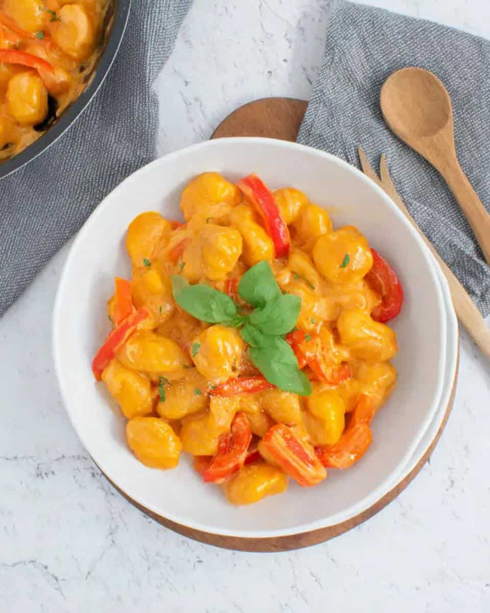 15 Minuten Gnocchi Paprika Pfanne mit cremiger Frischkäsesoße - detail 2