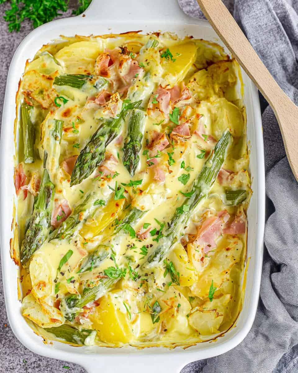 Cremiger Spargelauflauf mit Schinken, Kartoffeln und Hollandaise - detail 2