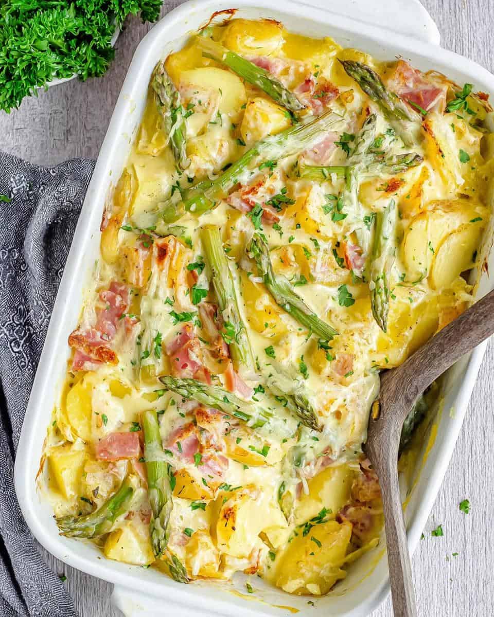 Cremiger Spargelauflauf mit Schinken, Kartoffeln und Hollandaise - detail 3