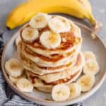 Einfache fluffige Bananen Pancakes ohne Ei