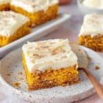 Einfacher saftiger Kürbiskuchen vom Blech mit Frischkäse