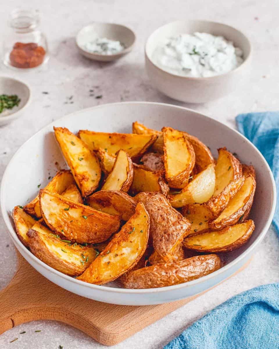 Einfaches Rezept knusprige Kartoffelspalten im Ofen - detail 2