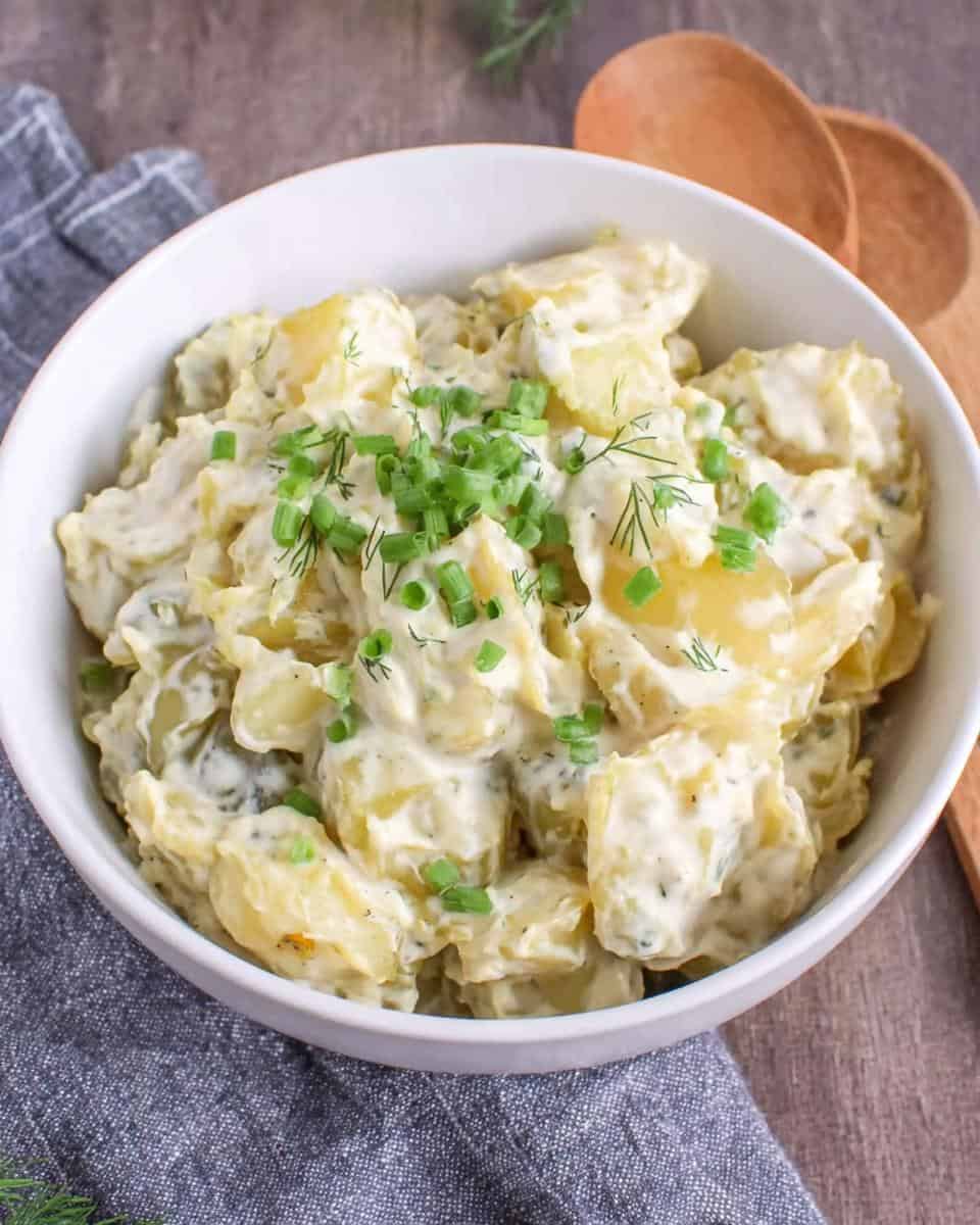 Klassischer Kartoffelsalat mit Mayonnaise und Brühe Rezept - detail 1