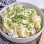 Klassischer Kartoffelsalat mit Mayonnaise und Brühe Rezept