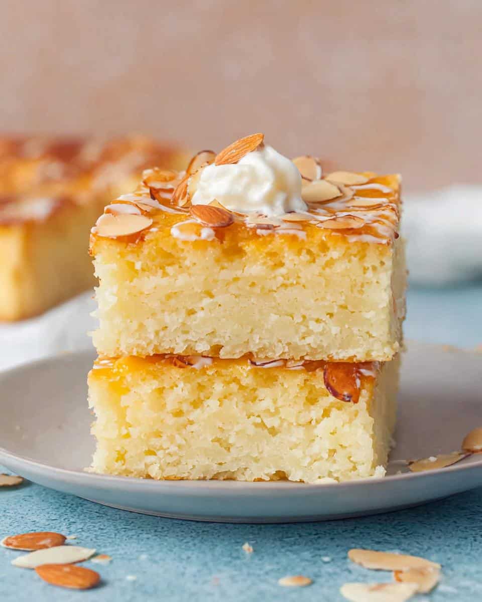 Saftiger Buttermilchkuchen vom Blech mit Mandeln und Sahneguss - detail 1