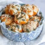 Schnelle Laugenstangen Happen mit Saaten