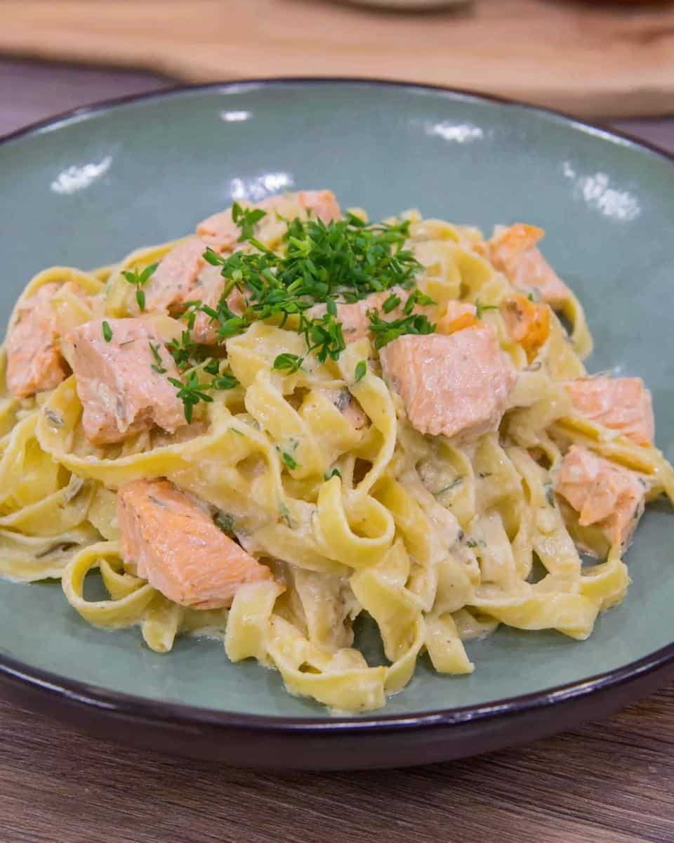 Schnelle Pasta mit Lachs und Sahnesauce - detail 2