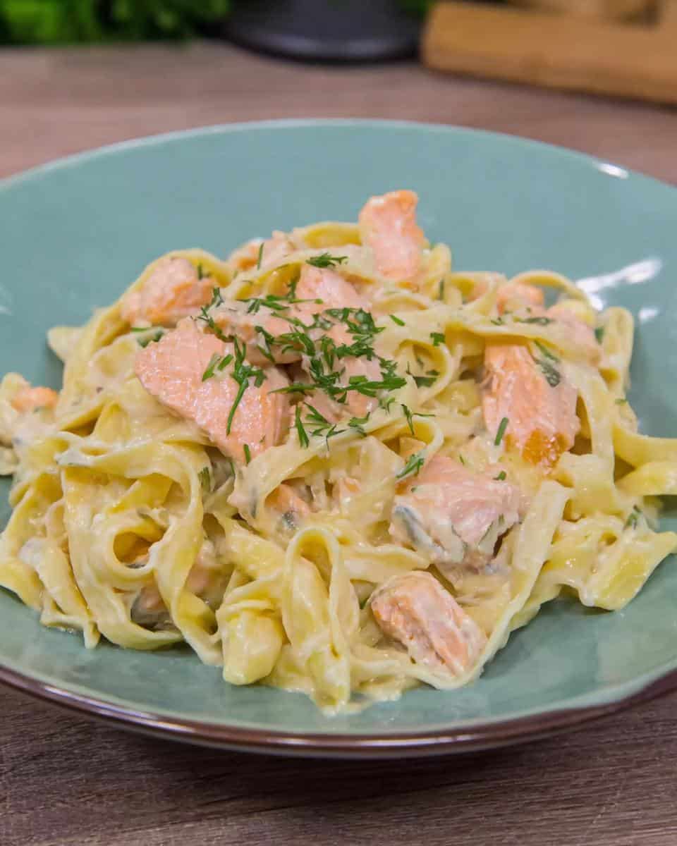 Schnelle Pasta mit Lachs und Sahnesauce - detail 3