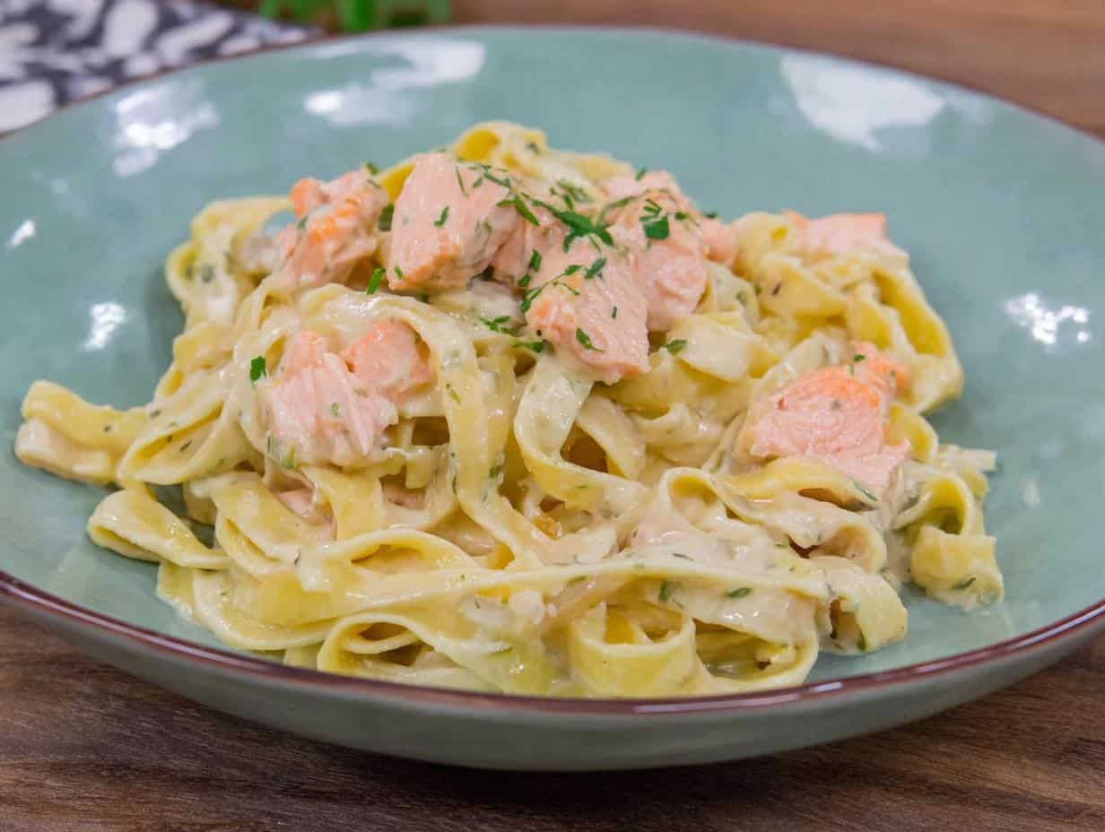 Unglaublich! Schnelle Pasta mit Lachs in 15 Minuten