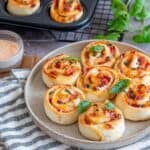 Schnelle Pizzabrötchen ohne Hefe in 20 Minuten