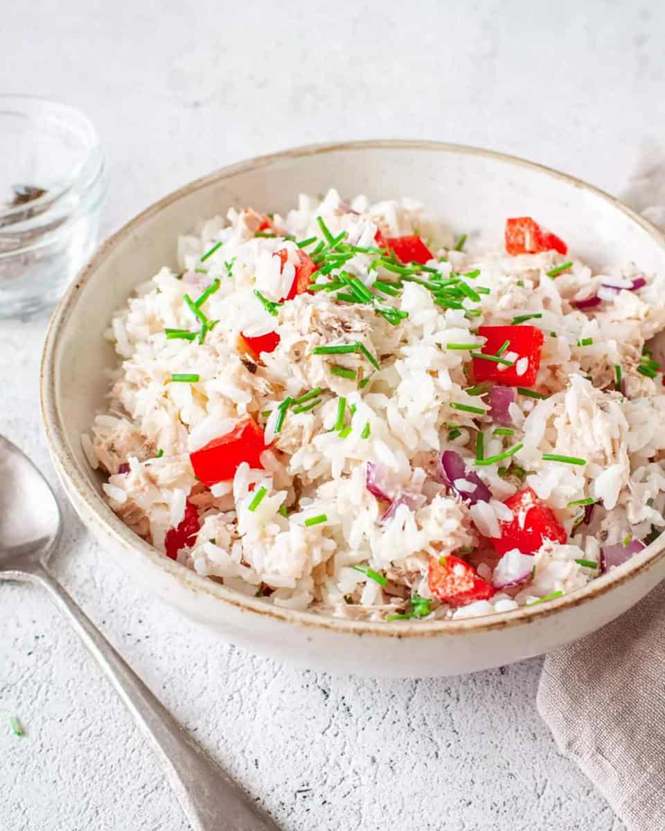 Schneller Reissalat mit Thunfisch Paprika Feta und Mayo Dressing - detail 1