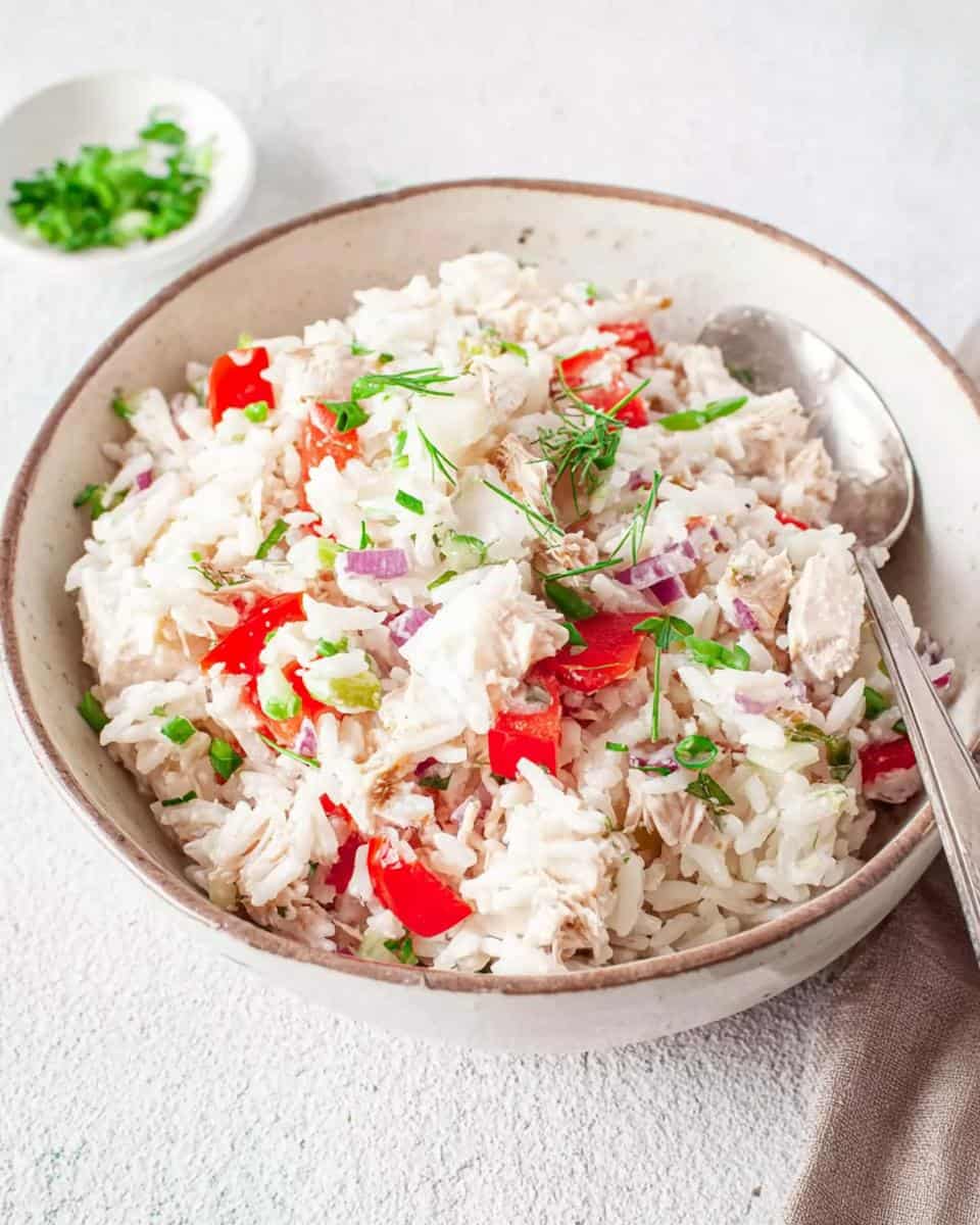 Schneller Reissalat mit Thunfisch Paprika Feta und Mayo Dressing - detail 2