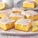 Schneller einfacher saftiger Zitronenkuchen vom Blech