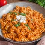 Schnelles Rezept für gesunde Nudeln mit cremiger Ofengemüsesoße