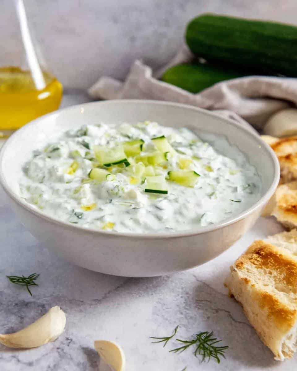 Schnelles Tzatziki Rezept mit griechischem Joghurt - detail 1