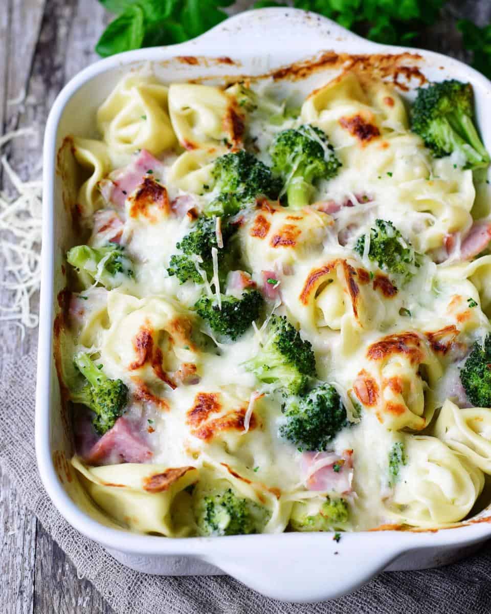 Tortellini Auflauf mit Brokkoli Schinken Käse Sahne Soße Rezept - detail 2