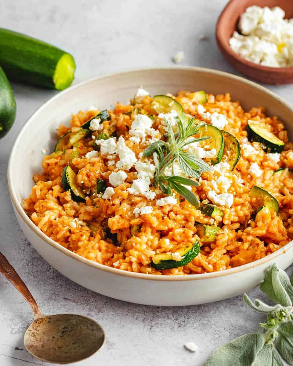 schnelle vegetarische Zucchini Reis Pfanne mit Feta - detail 3